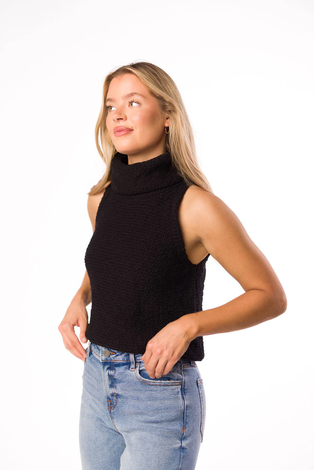 Salma Sweater Crop Top in Black - Directfux
