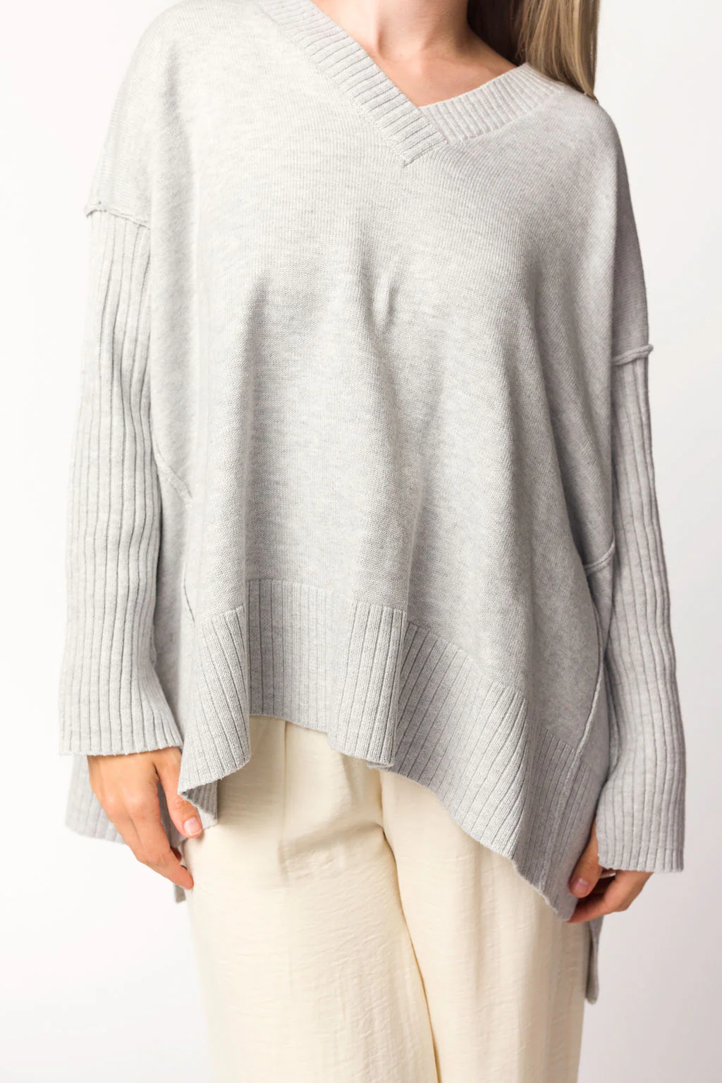 Paisley V-Neck Sweater in Heather Grey - Directfux