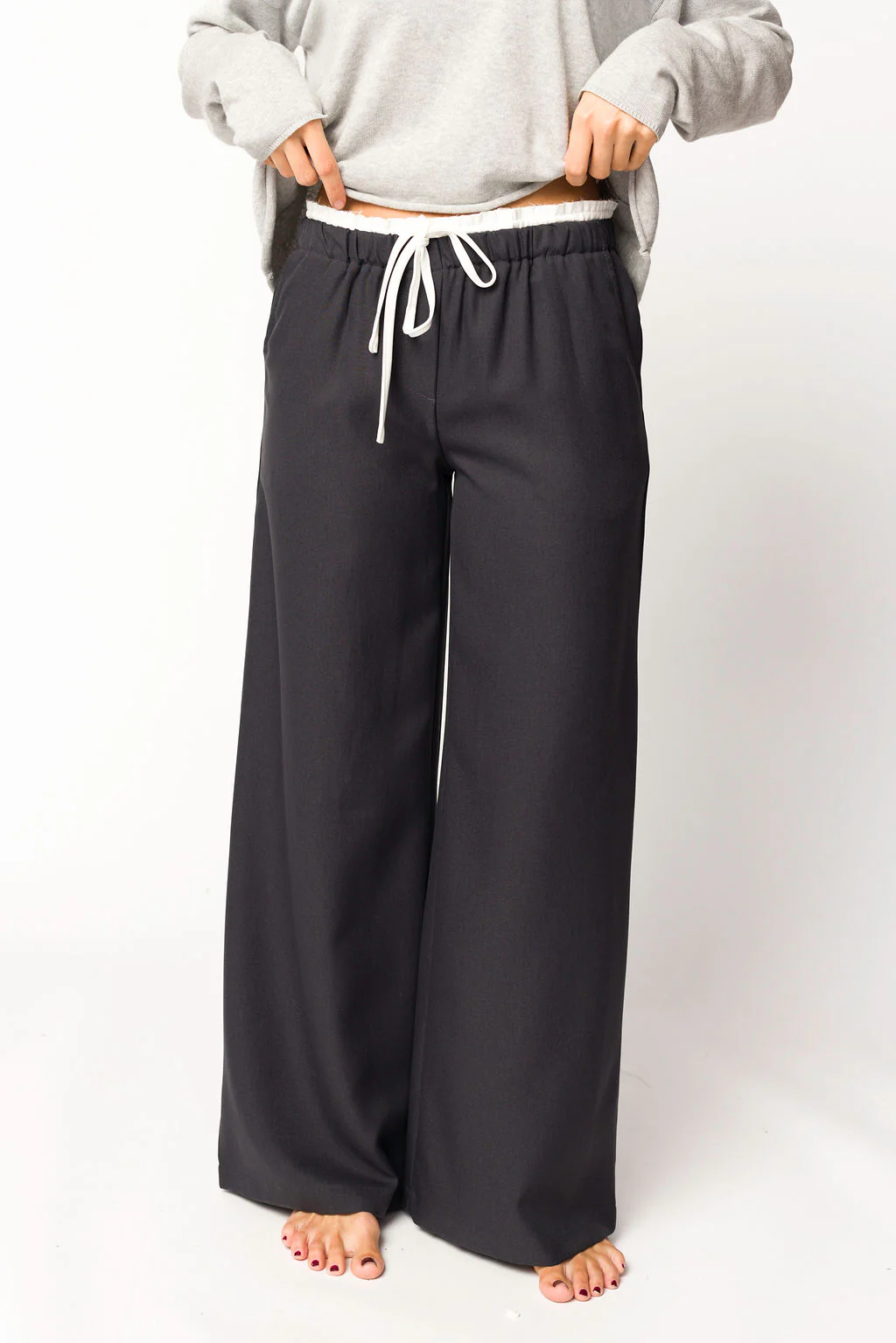 Heidi Contrast Wide Leg Pants in Charcoal - Directfux