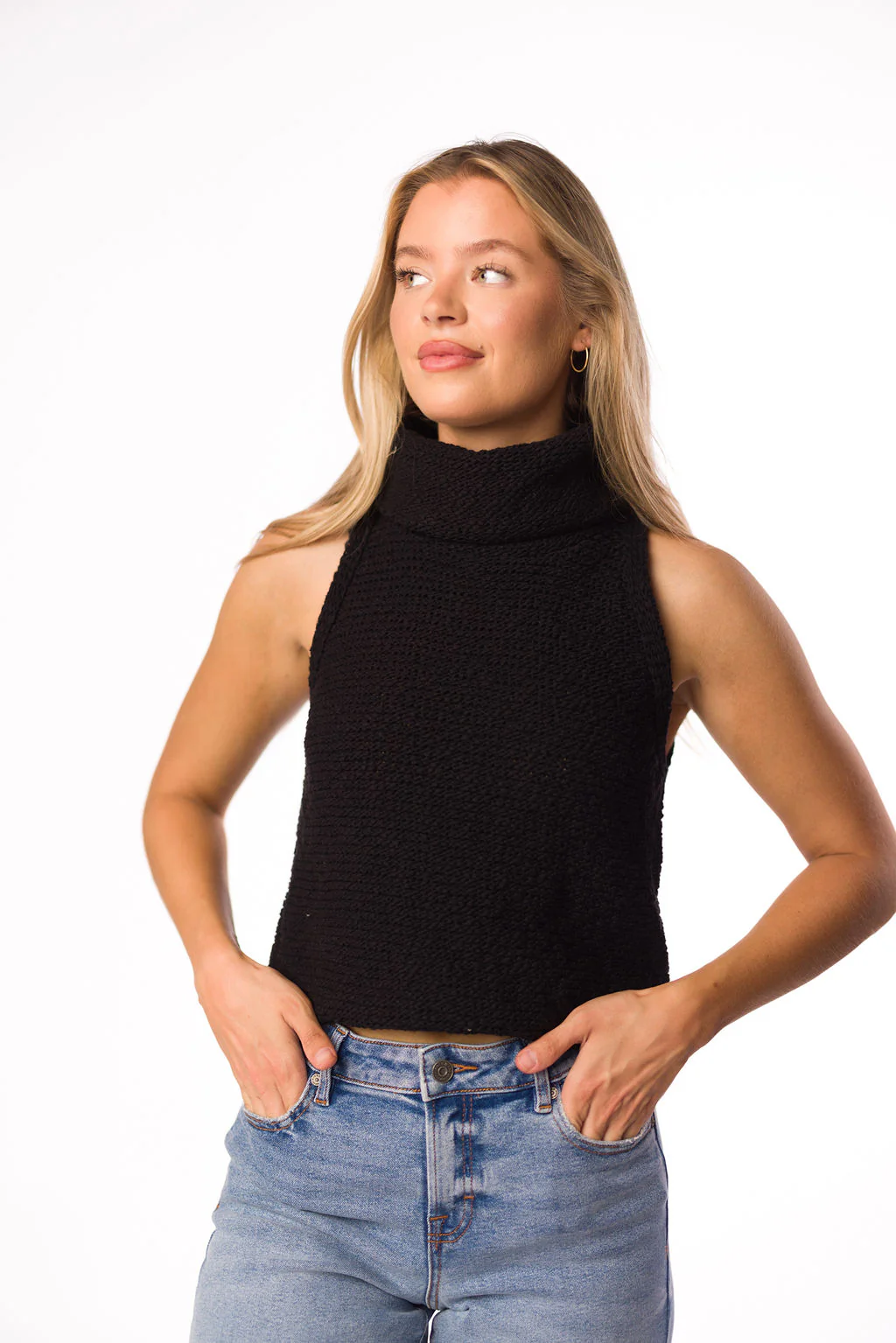 Salma Sweater Crop Top in Black - Directfux