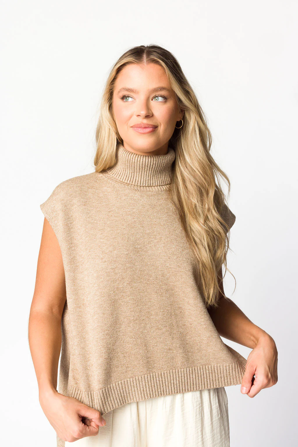 Kat High-Low Turtleneck Sweater in Dark Beige - Directfux